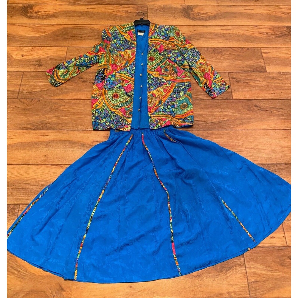 vintage 80s DIANE FREIS  blouse & pleated bold LOTUS print skirt , 100% Silk